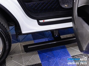 Bậc điện lên xuống Audi Q7