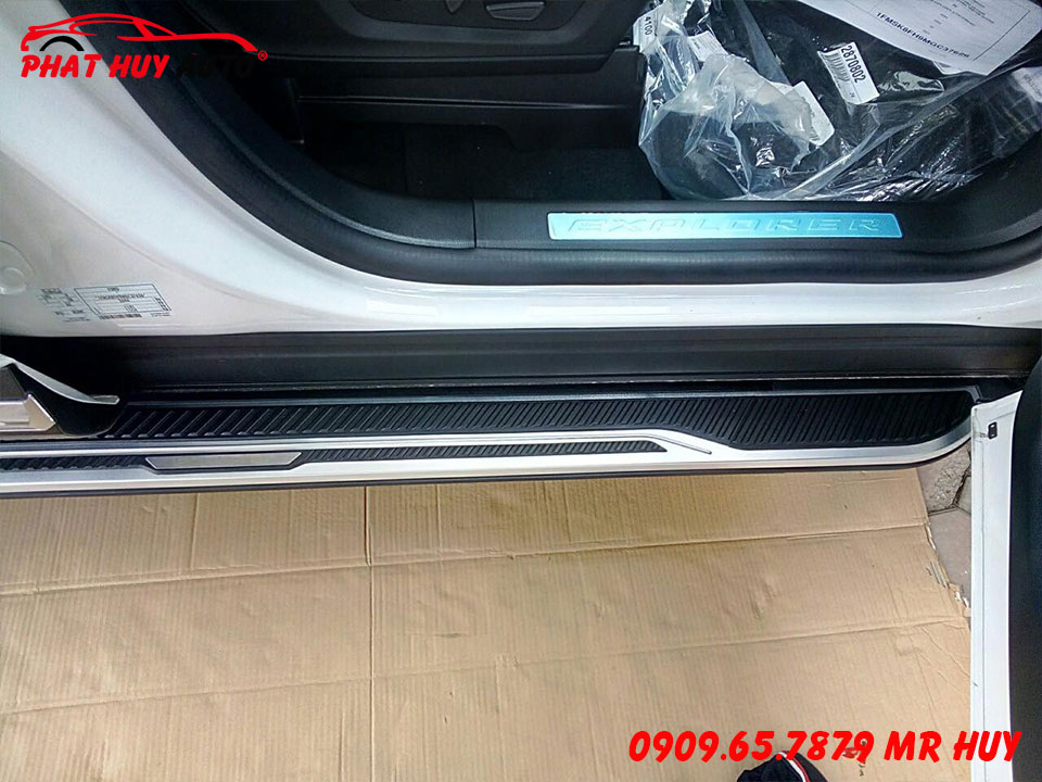 Bệ bậc bước chân Explorer 2022