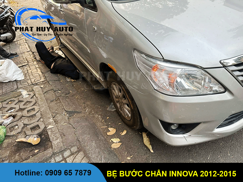 Bệ Bước Chân Innova 2012-2015