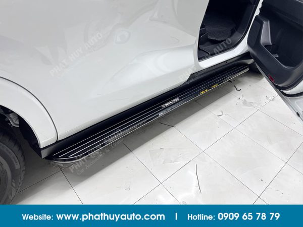 Bệ bước chân Innova Cross
