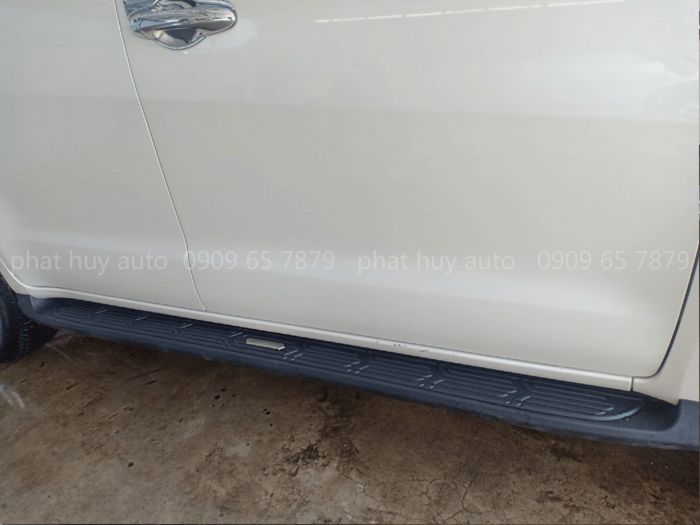 Bệ bước chân Toyota Innova 2021