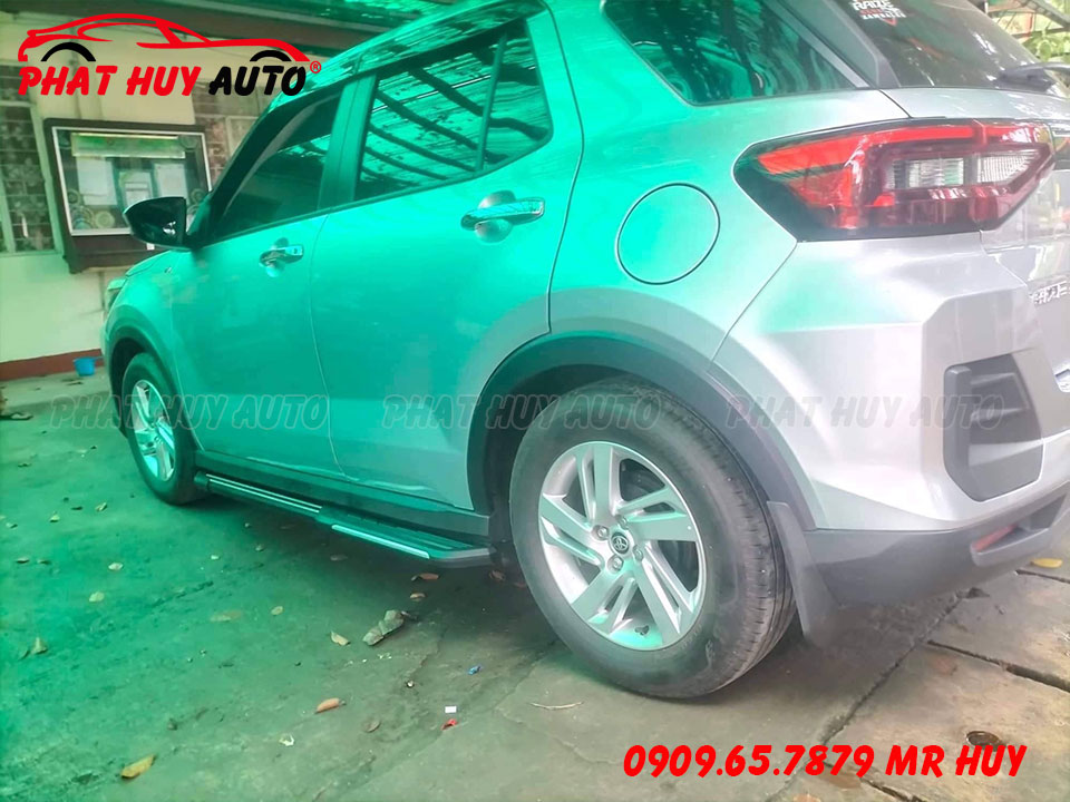 Bệ bước chân Toyota Raize 2022