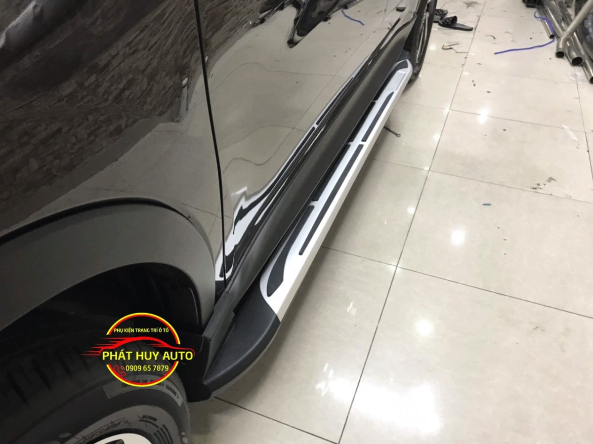 Bệ bước chân Toyota Rush 2021