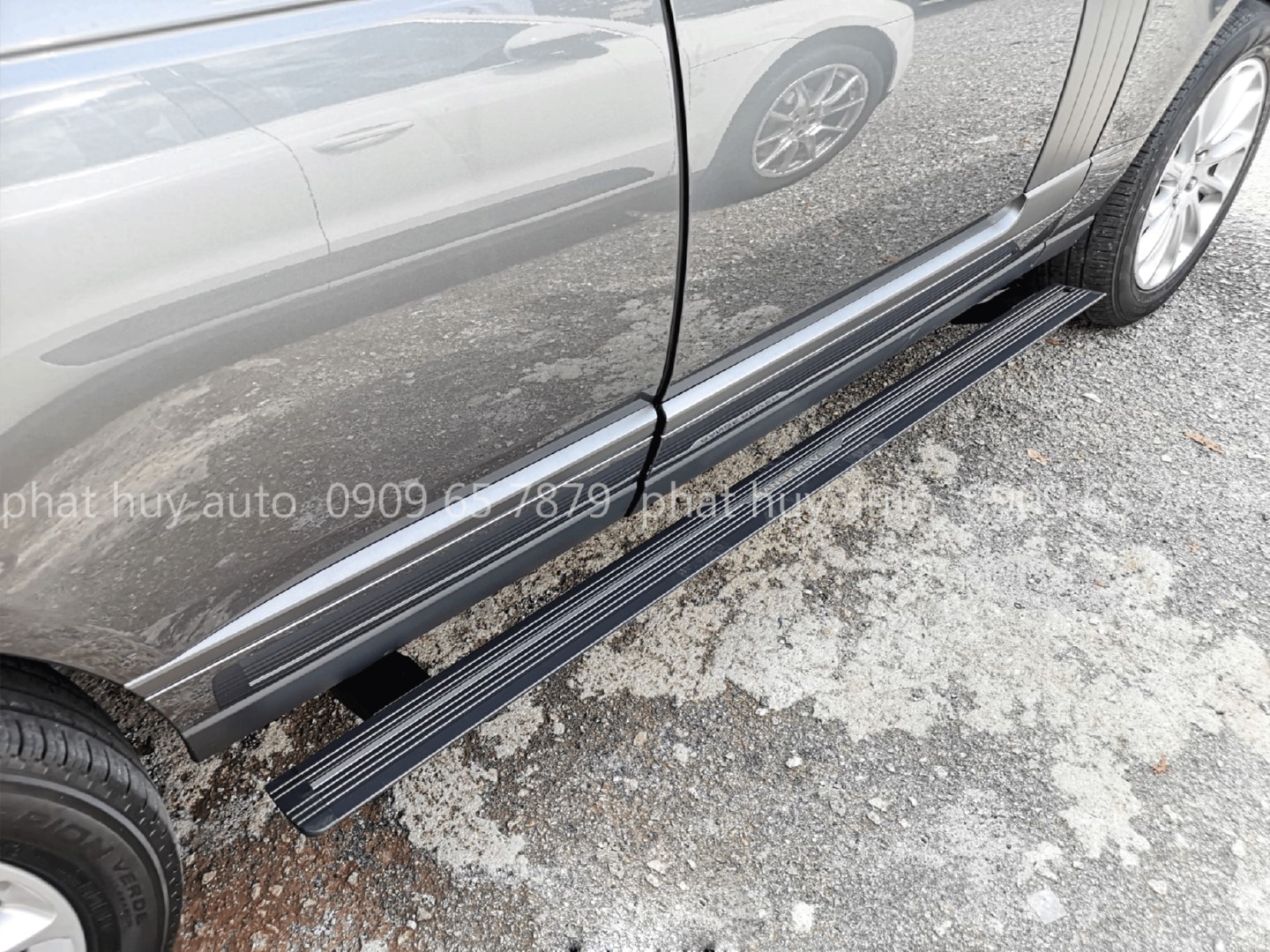 Bệ bước điện xe Range Rover