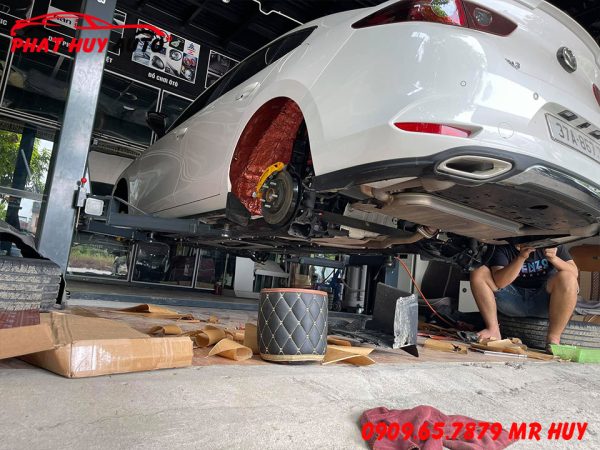 Cách âm hốc bánh Mazda 3