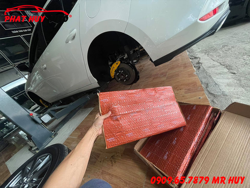 Cách âm hốc bánh Mazda 3