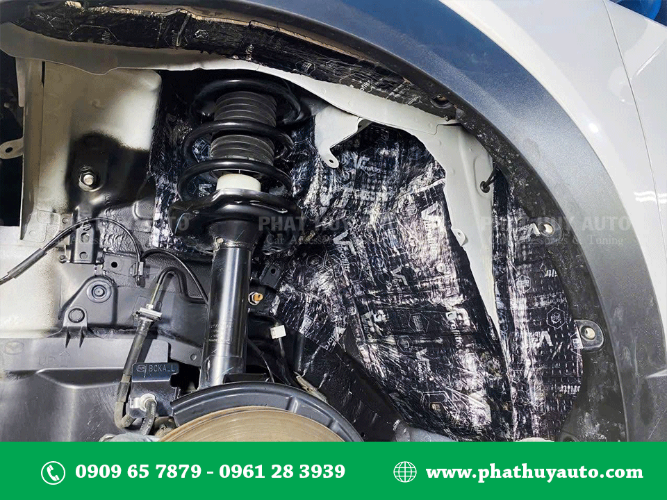 Cách âm hốc bánh Mazda CX30