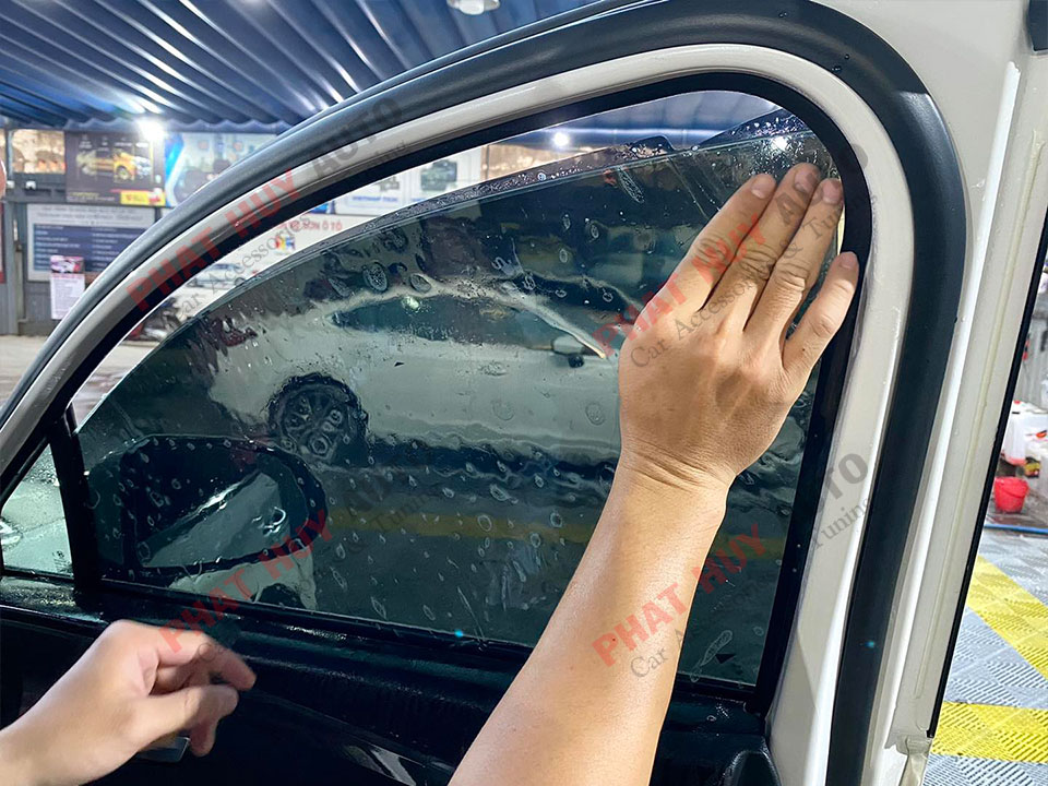 Dán phim cách nhiệt 3M xe Hyundai Custin