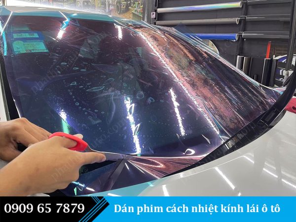 Dán phim cách nhiệt kính lái