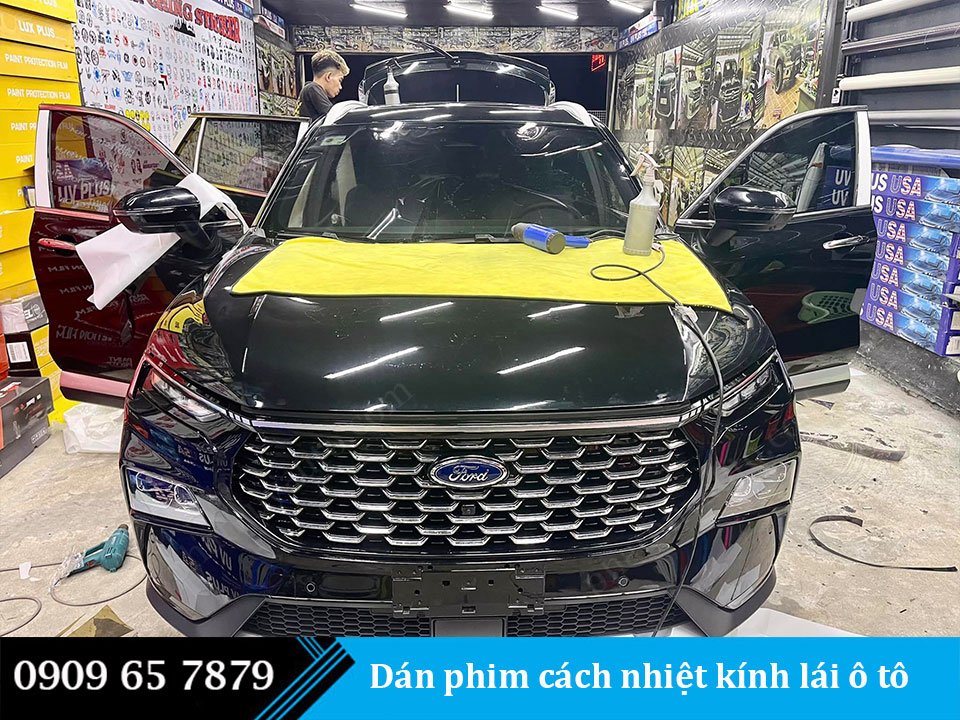 Dán phim cách nhiệt kính lái