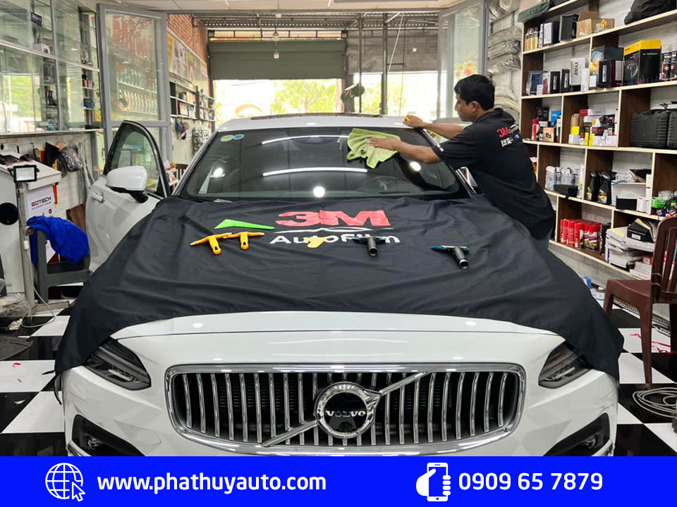 Dán phim cách nhiệt kính xe Volvo S90