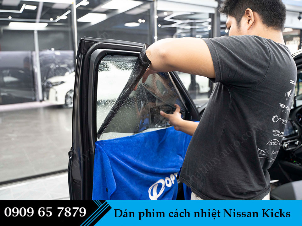 Dán phim cách nhiệt Nissan Kicks