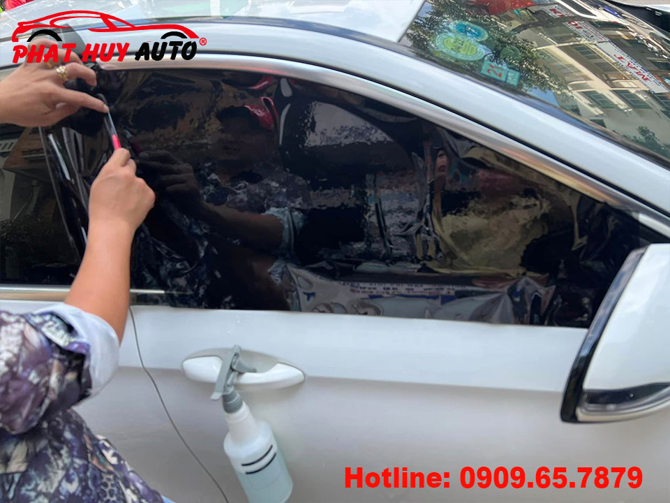 Dán phim cách nhiệt ô tô Mercedes E200