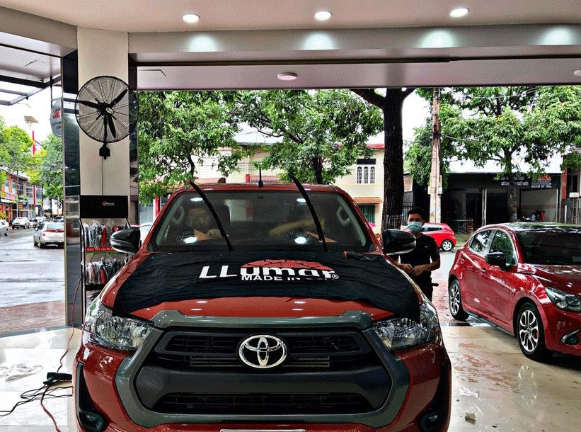 Dán phim cách nhiệt Toyota Hilux