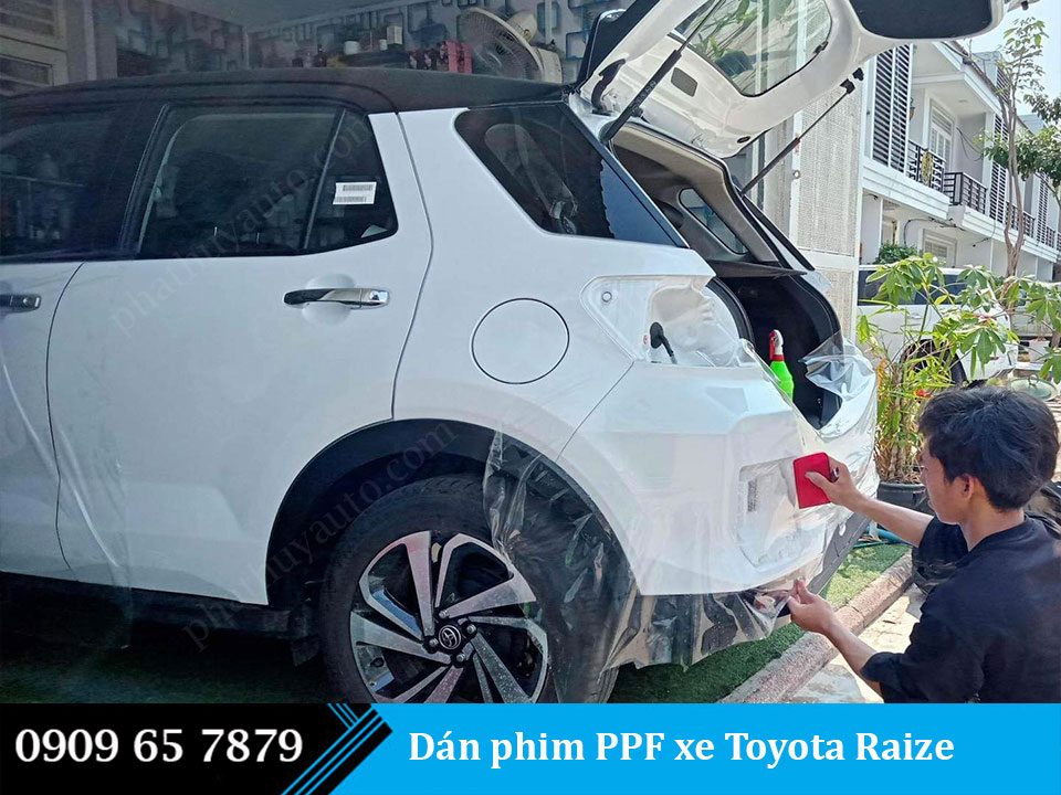 Dán phim PPF xe Toyota Raize