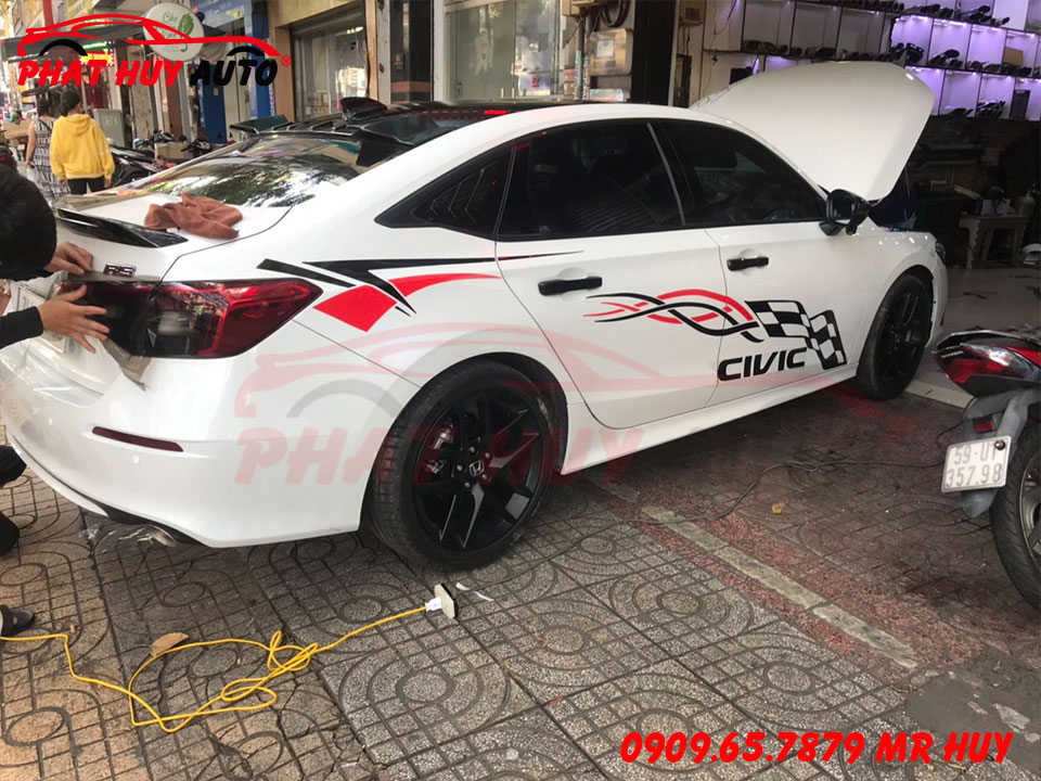 Dán tem sườn xe Civic 2022