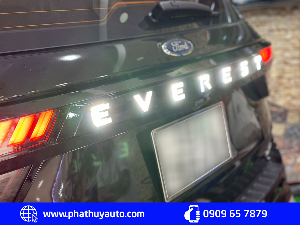 Đèn led cốp có chữ Everest 2023