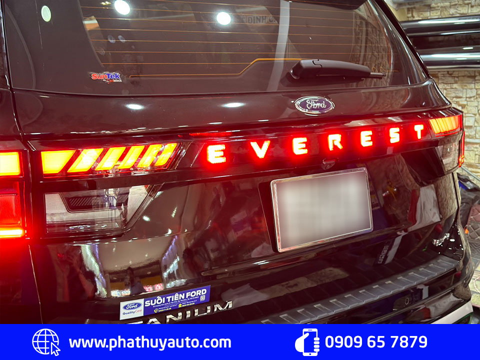 Đèn led cốp có chữ Everest 2023