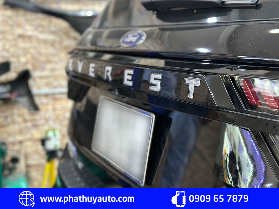 Đèn led cốp có chữ Everest 2023