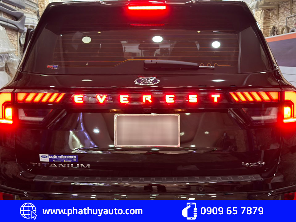 Đèn led cốp có chữ Everest 2023