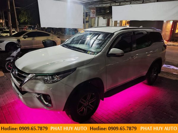 Đèn led dưới gầm xe Fortuner