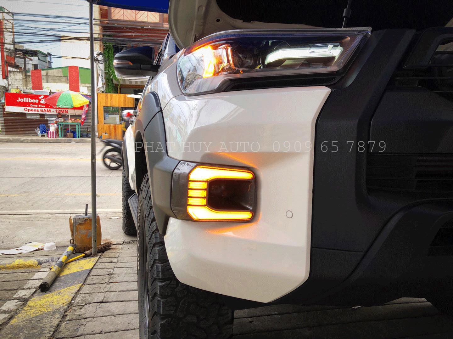 Đèn Led Gầm Toyota Hilux 2021