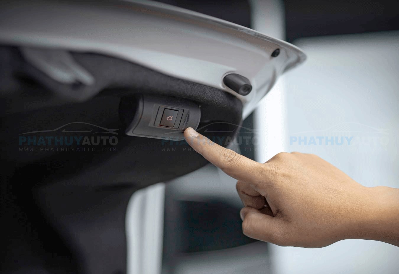 Độ cốp điện cho Camry 2021