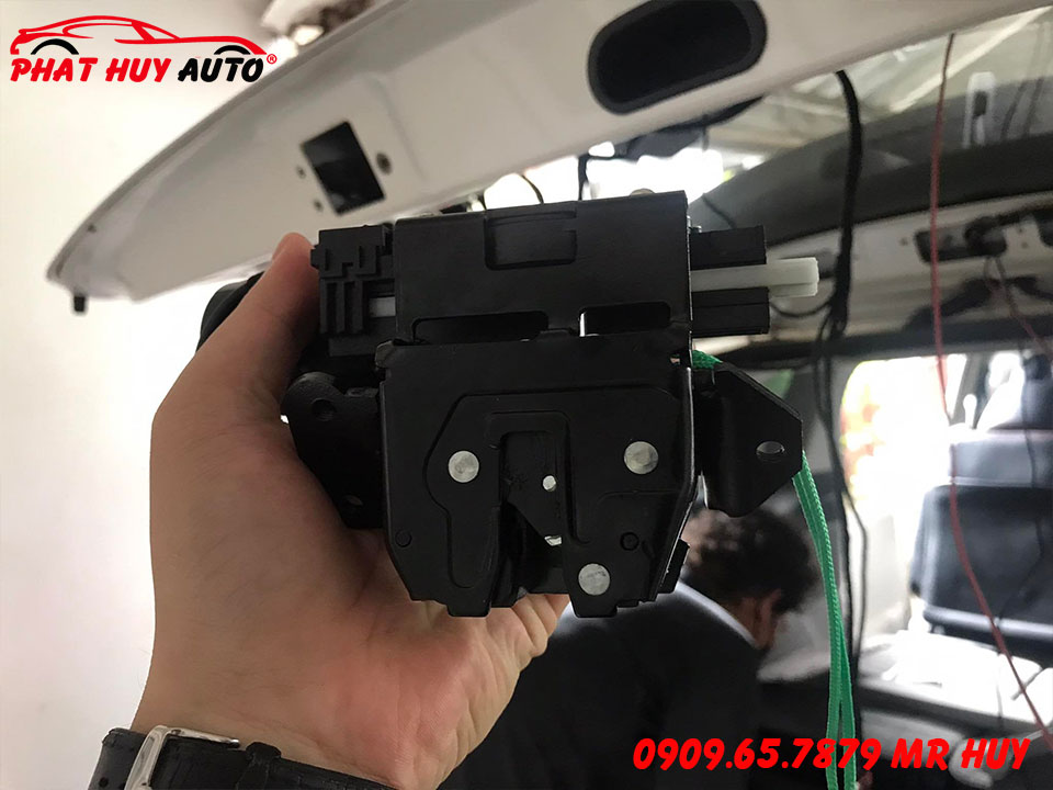 Độ cốp điện cho Toyota Previa
