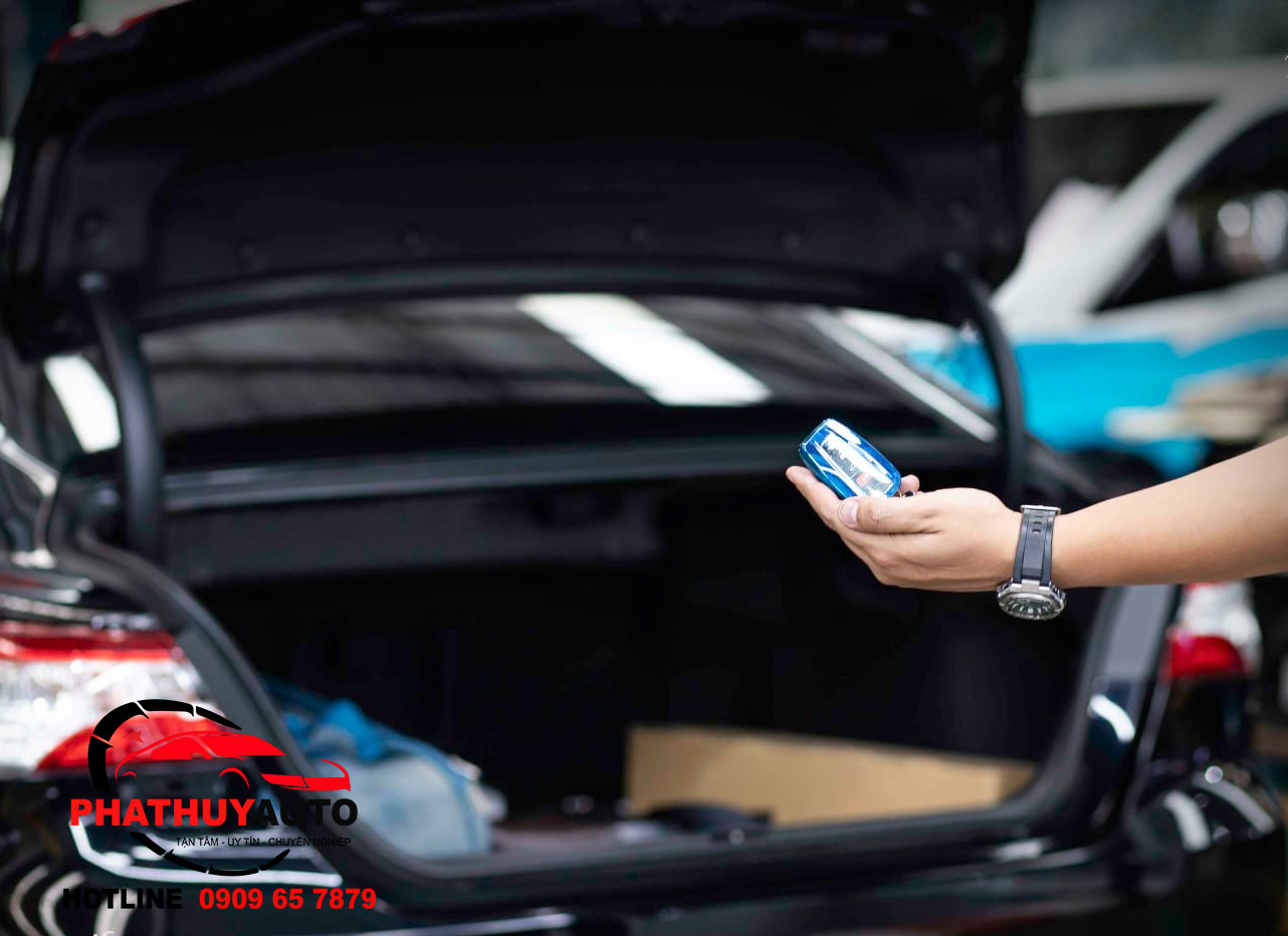 Độ cốp điện cho xe Camry