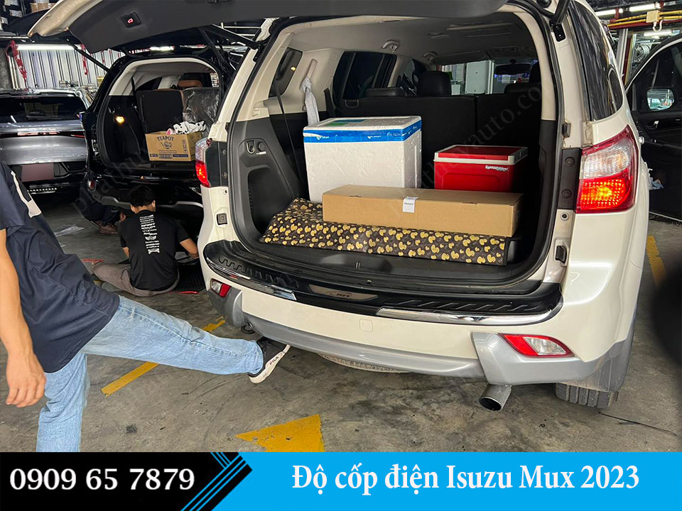 Độ cốp điện Isuzu Mux 2023