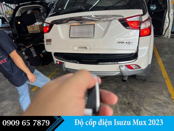 Độ cốp điện Isuzu Mux 2023