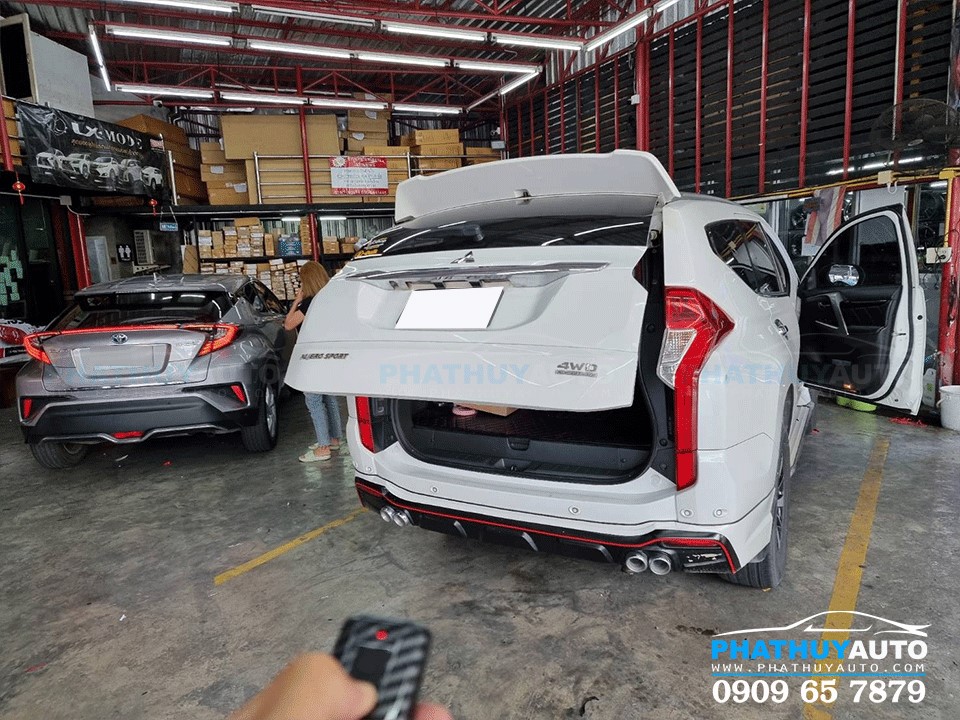 Độ cốp điện Pajero Sport 2021
