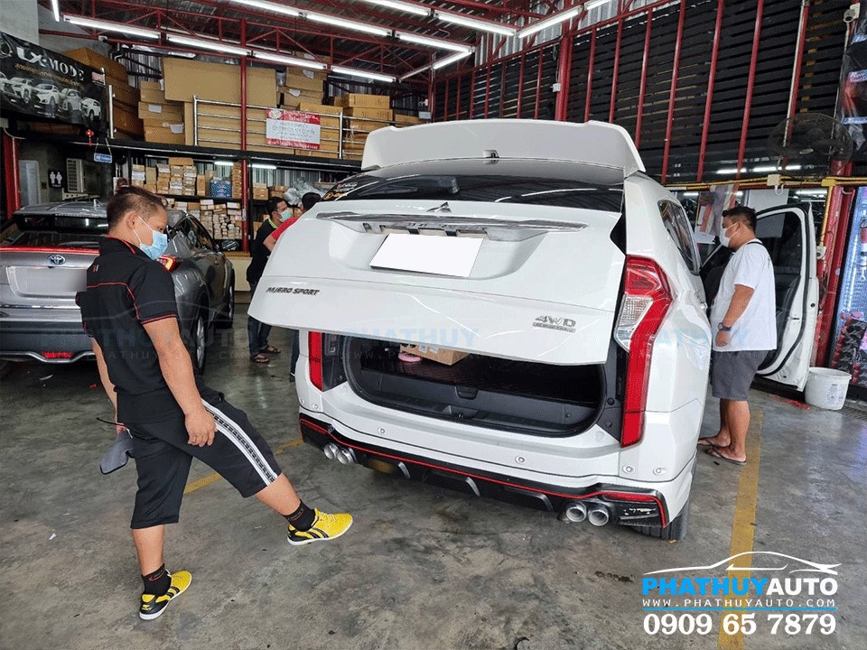 Độ cốp điện Pajero Sport 2021
