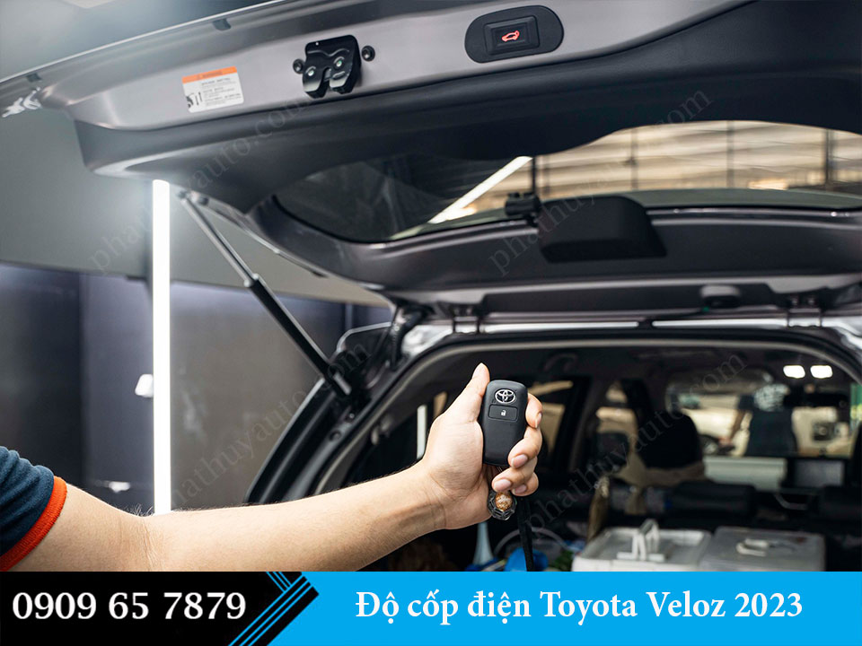 Độ cốp điện Toyota Veloz 2023