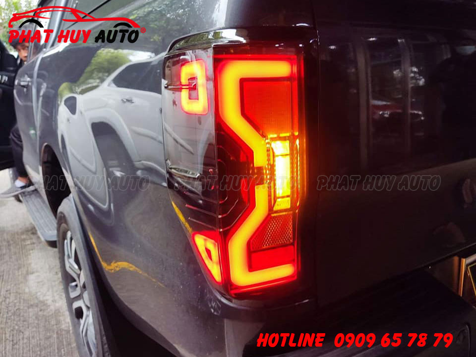 Độ cụm đèn hậu Ford Raptor