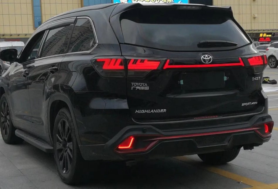Độ Cụm Đèn Hậu Toyota Highlander