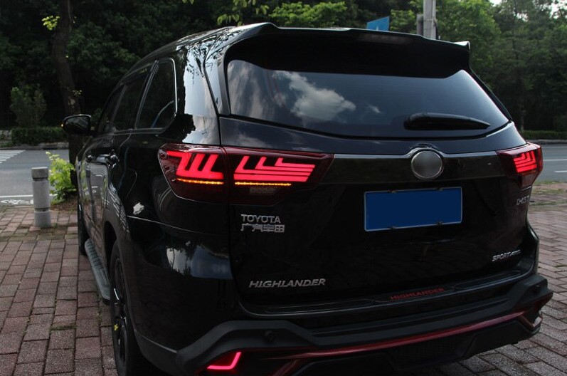 Độ Cụm Đèn Hậu Toyota Highlander