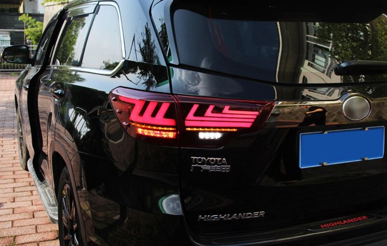 Độ Cụm Đèn Hậu Toyota Highlander