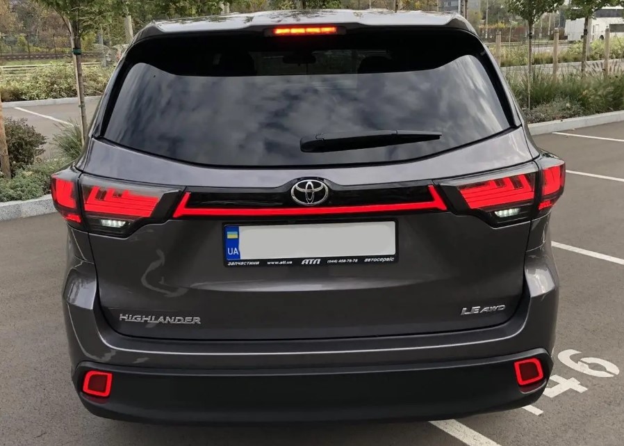 Độ Cụm Đèn Hậu Toyota Highlander