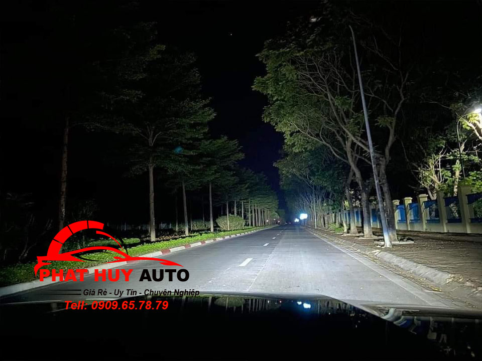 Độ đèn Bi Laser JAGUAR xe Toyota Prado 2021