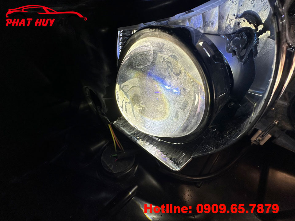 Độ đèn Bi Led Wolf Light xe Innova 2022