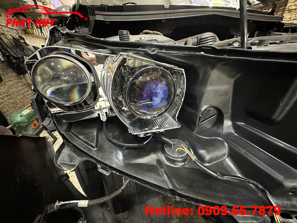 Độ đèn Bi Led Wolf Light xe Innova 2022