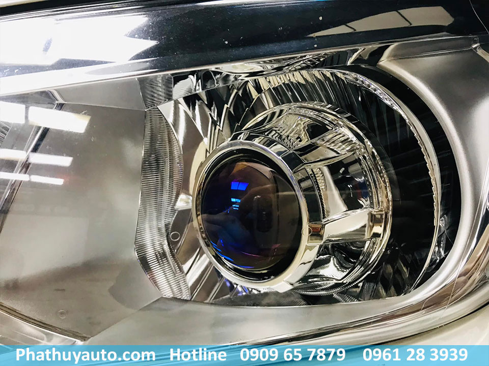 Độ đèn bi xenon Nissan Navara