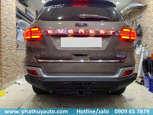 Độ đèn hậu cho Ford Everest