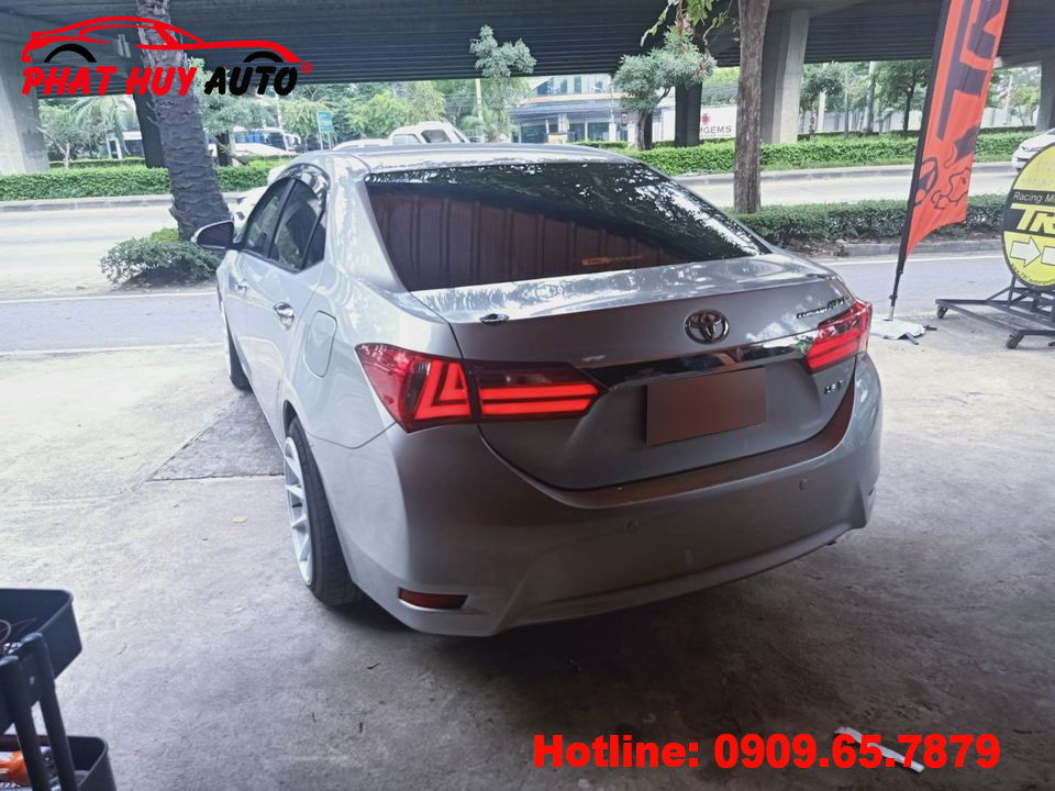 Độ đèn hậu Toyota Altis 2014-2016
