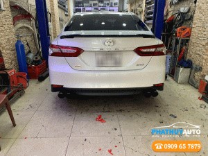 Độ đuôi pô akrapovic cho CAMRY