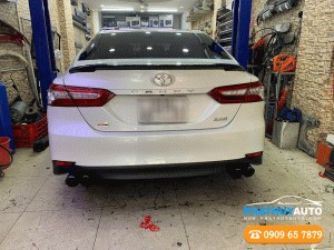 Độ đuôi pô akrapovic cho CAMRY