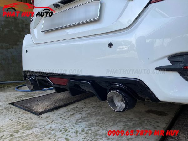 Độ lip chia pô Akrapovic xe Civic 2017-2020