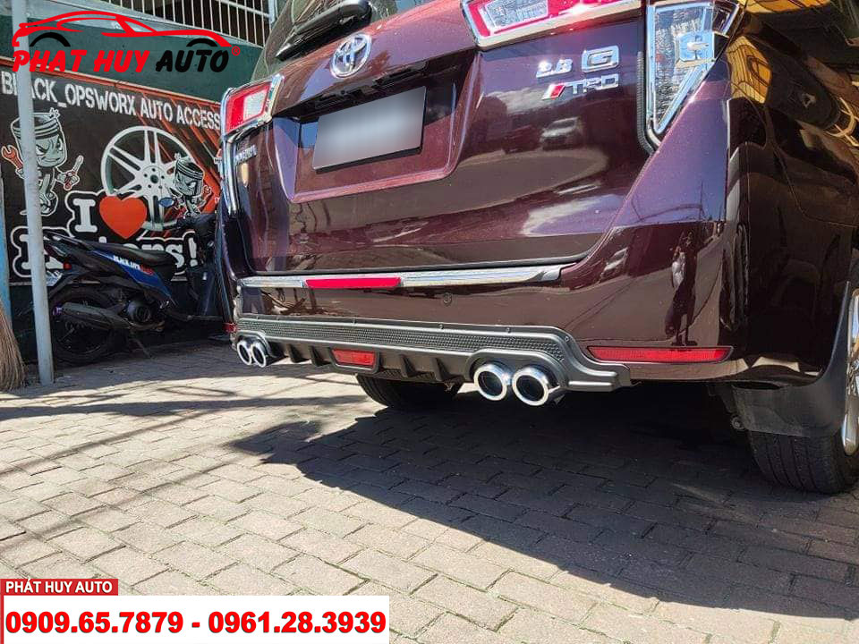 Độ Lip chia pô Toyota Innova