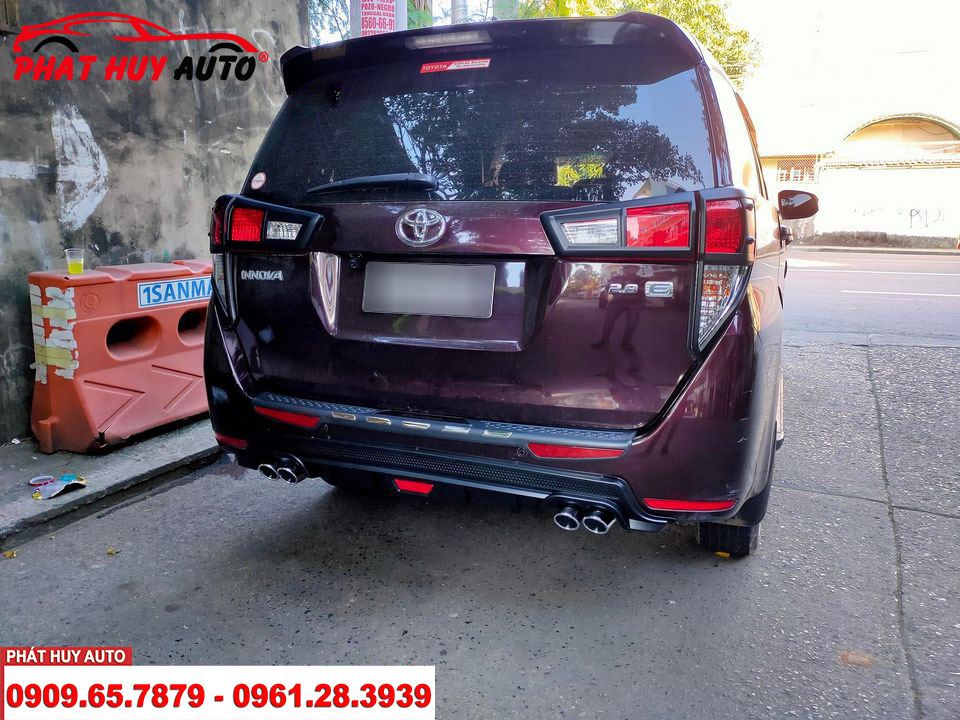 Độ Lip chia pô Toyota Innova
